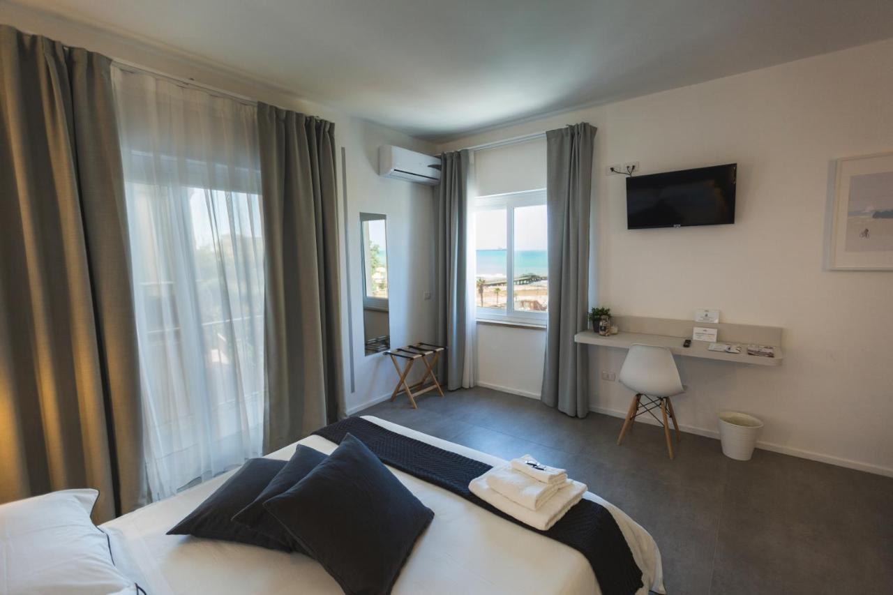 B&B A Due Passi Dal Mare Gela Exterior photo